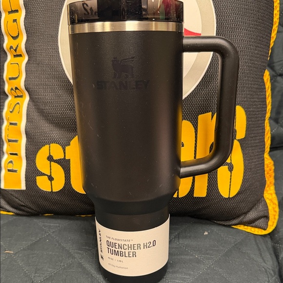 Stanley Black Quencher H2.0 Tumbler - Picture 2 of 3